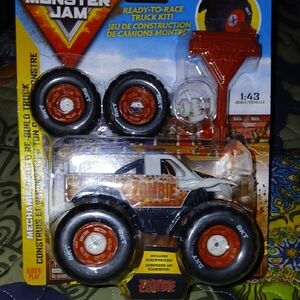 Zombie Mechanix Truck Kit - White and Orange 1/43 Scale
